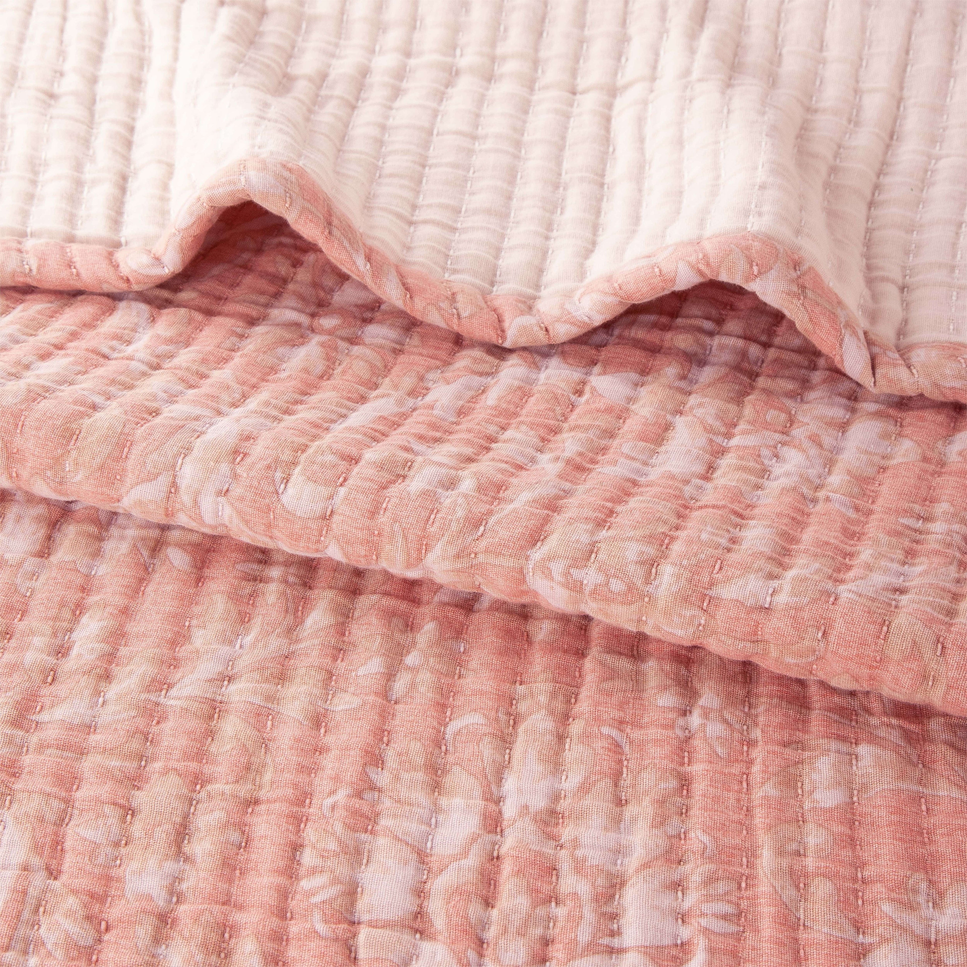 Mainstays 100% Cotton Matelassé Quilt, Full/Queen, Reversible, Terracotta Floral